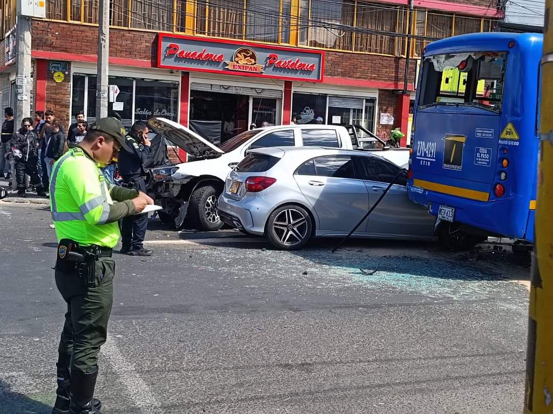 Conductor arrolló a presuntos ladrones en Kennedy: uno de ellos murió En la mañana de este 16 de septiembre se registró un nuevo caso de justicia por mano propia en la localidad de Kennedy, barrio Carvajal.