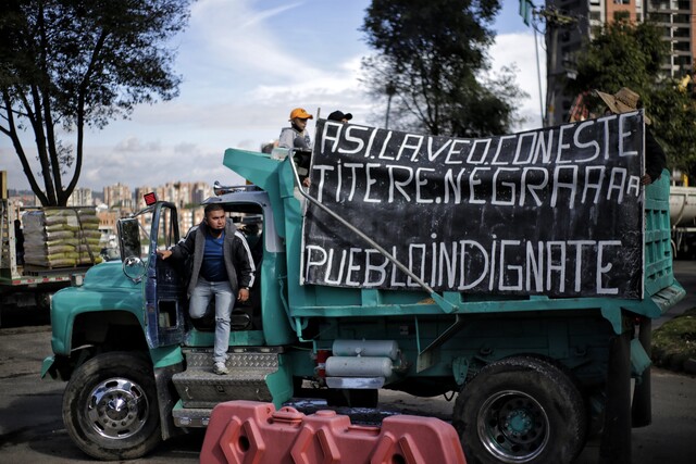 Confirman la muerte de un hombre en medio de paro camionero Un hombre identificado como Albeiro Echeverry murió este miércoles 4 de septiembre en medio de las manifestaciones que se están llevando a cabo por los transportadores en protesta contra el alza del ACPM.