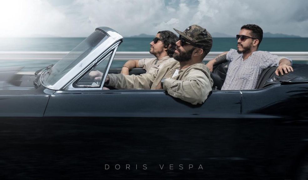 Doris Vespa, la banda barranquillera que representa el caribe En entrevista con Q'HUBO, Doris vespa reveló los detalles detrás de su nuevo lanzamiento 'Nigtha'.