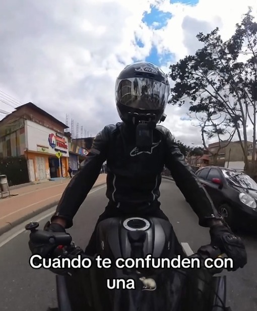 EN VIDEO: Confundieron a tiktoker con un ladrón en Bogotá Finalmente, los hombres que lo agredieron tuvieron que responder por los daños causados y pedirle disculpas. "Para muchos, actué mal; para otros, bien. Pero no dejé que mis emociones me hicieran cometer un error y terminar hasta linchado por la comunidad", concluyó el tiktoker.