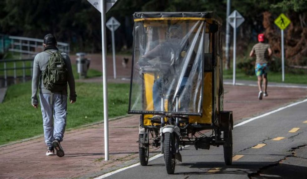 Esta es la nueva reglamentación para bicitaxistas en Colombia Este martes 24 de septiembre, el Ministerio de Transporte emitió una resolución que establece las nuevas normativas para regular la operación de los bicitaxis en el país.