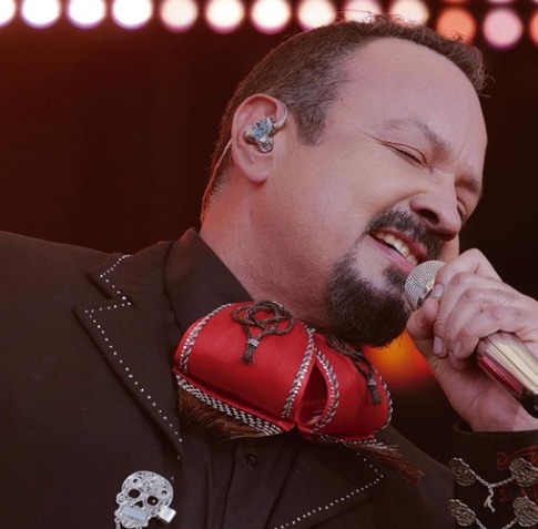 Este fue el mensaje que Pepe Aguilar le dio a Nodal cuando le entregó a Ángela en el altar Luego de un mes de la boda de Ángela Aguilar y Christian Nodal, Pepe Aguilar reveló algunos detalles desconocidos.