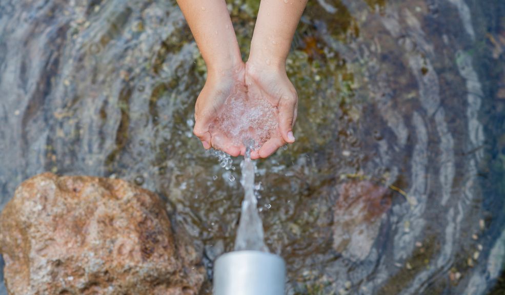 Racionamiento de agua para el domingo 6 de octubre en Bogotá ¿Qué barrios serán afectados? El racionamiento de agua es una medida tomada por la Empresa de Acueducto y Alcantarillado de Bogotá (EAAB) debido a la escasez de lluvias en la región, lo que ha reducido los niveles de los embalses que suministran agua a la ciudad. Esta medida busca preservar el recurso y garantizar un suministro adecuado durante los meses siguientes.