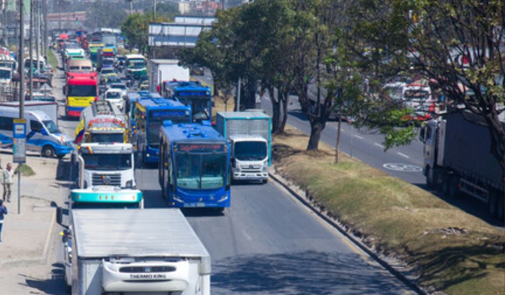 Estos son los puentes que desaparecerán por la nueva intersección en la Calle 13 El Instituto de Desarrollo Urbano comenzará en octubre la demolición de varios puentes para construir una moderna intersección en la Calle 13. La obra conectará importantes vías como la Carrera 50 y la Avenida Américas.