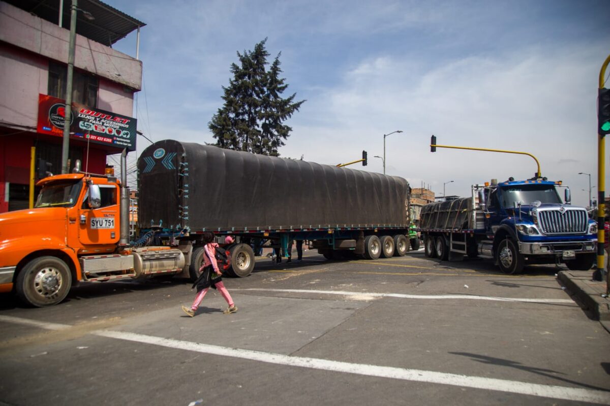 Fiscalía investiga bloqueos de vías durante paro camionero La Fiscalía aseguró que no tolerará acciones que obstruyan vías y comprometan la seguridad de la población.