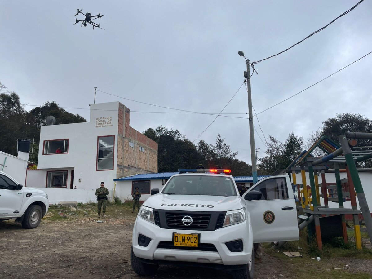 Gaula Militar realiza jornada antiextorsión en Sumapaz En el marco del Plan Ayacucho, 30 comandos del Gaula Militar de la Brigada 13 y del Gaula Élite N.º 2 de las Fuerzas Militares llevaron a cabo una importante jornada antiextorsión en los corregimientos de San Juan, Nazareth y Betania, en la localidad de Sumapaz. Esta actividad, que forma parte de la campaña "Yo no pago, yo denuncio", tiene como objetivo prevenir el delito de extorsión en la región y promover la denuncia ciudadana a través de la línea gratuita nacional 147.