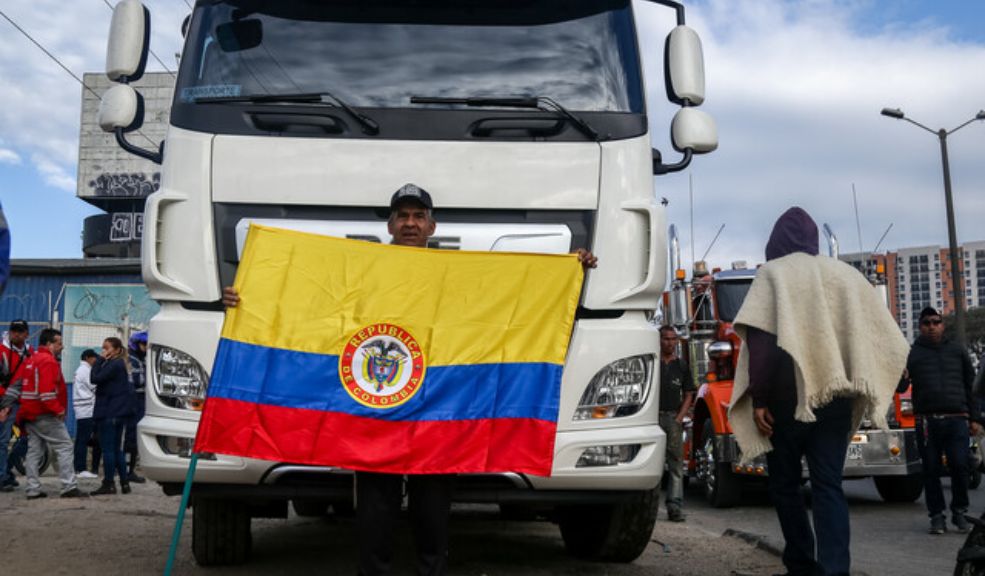 Gremio de transportadores anuncia cese de actividades desde este domingo Las bases transportadoras decidieron "declarar hora cero con un cese de actividades en todo el país a partir de hoy", esto debido al aumento del precio del ACPM.