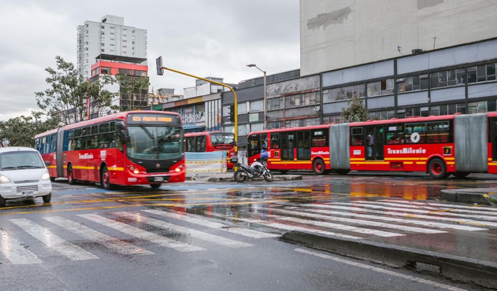 Habrá nuevos cierres y desvíos en la avenida Caracas Estos cierres se implementarán con el propósito de continuar con las obras de la Línea 1 del Metro de Bogotá, particularmente las relacionadas con la instalación de redes y la nivelación de los carriles centrales.