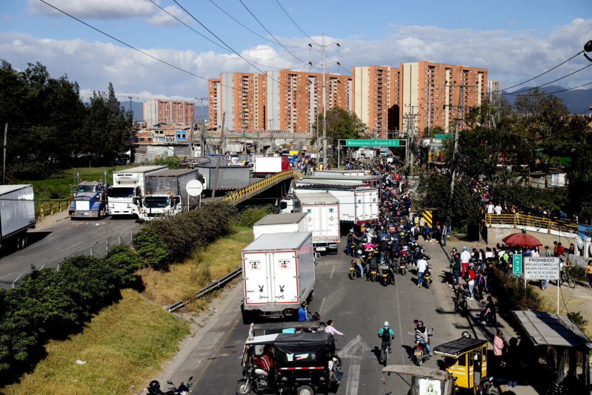 “Hemos llegado hasta el límite”: MinInterior anunció que no harán más propuestas al gremio camionero El ministro del Interior, Juan Fernando Cristo, anunció este jueves que el Gobierno de Gustavo Petro ha llegado a su límite en las negociaciones con los camioneros, poniendo fin a las propuestas para resolver el paro que ha paralizado diversas regiones del país.