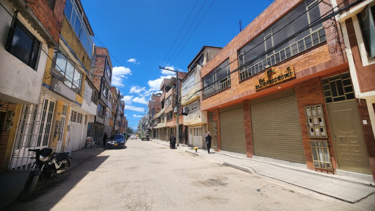 Hombre asesinó con arma blanca a su pareja en Suba Un nuevo feminicidio se registró en la localidad de Suba. Esta vez la víctima fue una joven madre de 25 años, a quien conocían en el sector como 'La Caraqueña'.