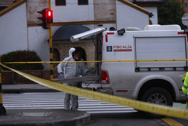 Hombre fue hallado sin vida y con signos de tortura dentro de su casa en Kennedy Las autoridades investigan si el crimen de este hombre de 75 años se habría dado por un hurto.