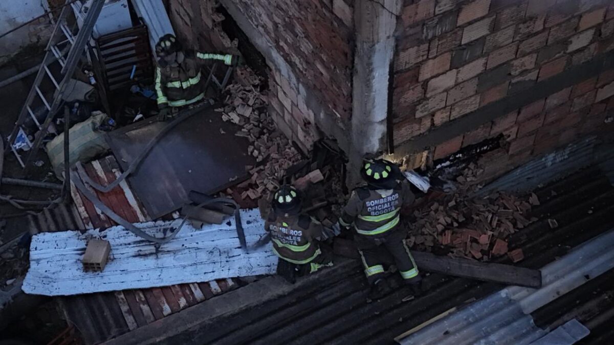 Incendio consumió una bodega de reciclaje en Usme Aunque el incendio ya fue controlado por el Cuerpo de Bomberos de Bogotá, la conflagración afectó a varias personas que vivían del reciclaje.