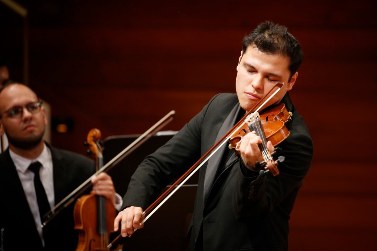 La filarmónica de Bogotá se prepara para concierto gratuito este fin de semana La Orquesta Filarmónica de Bogotá, dirigida por Rubian Zuluaga, ofrecerá este fin de semana dos conciertos con un repertorio que mezcla tradición y contemporaneidad.