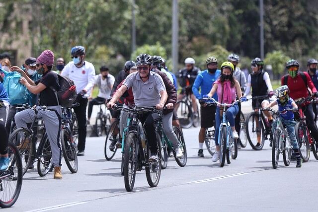 Llega la Semana de la Bici a Bogotá: estas son las actividades programadas Del 23 al 29 de septiembre, Bogotá volverá a consolidarse como la Capital Mundial de la Bicicleta con la Semana de la Bici 2024, organizada por el Instituto Distrital de Recreación y Deporte, la Secretaría de Movilidad y la Secretaría de Cultura.