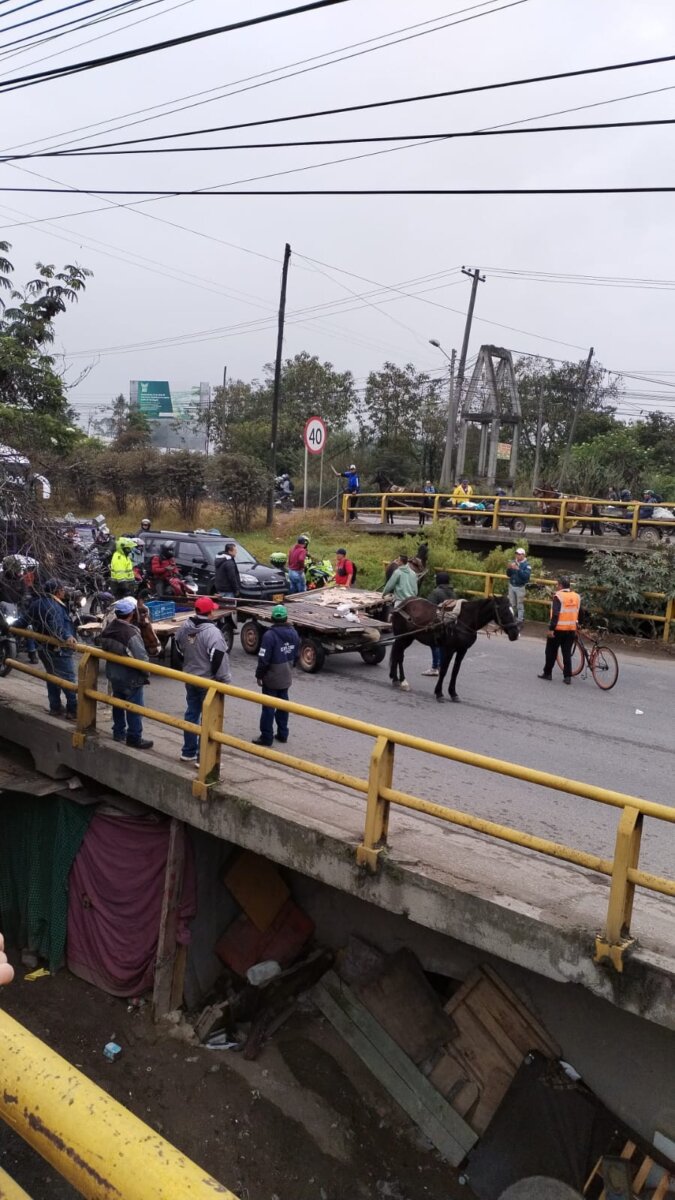 Manifestaciones afectaron la movilidad en salida de Bogotá: TransMilenio anunció desvíos Desde tempranas horas de la mañana se registró una movilización en una concurrida salida de Bogotá. Las autoridades ya normalizaron la movilidad.