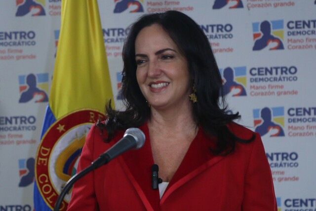 María Fernanda Cabal buscará ser la candidata presidencial del Centro Democrático en las próximas elecciones Así lo confirmó Cabal a través de sus redes sociales. Entre los otros precandidatos se encuentran los senadores Miguel Uribe, Paola Holguín, Paloma Valencia y Andrés Guerra.