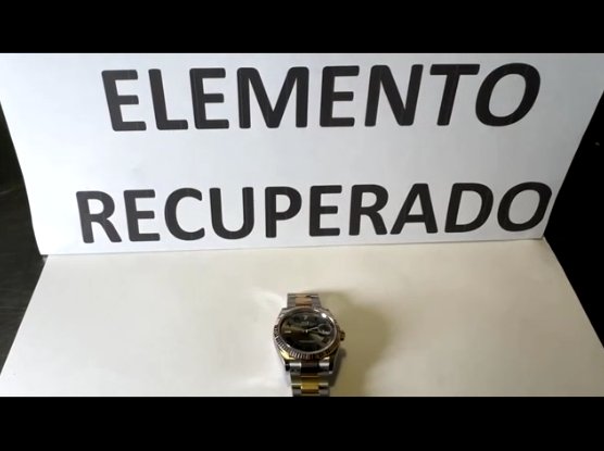 Momento en que sujeto se roba un reloj Rolex en aeropuerto de Rionegro: fue capturado en Bogotá En un operativo conjunto entre las estaciones de Policía de los aeropuertos de Bogotá y Rionegro, las autoridades lograron detener a un individuo señalado de robar un lujoso reloj avaluado en 130 millones de pesos.