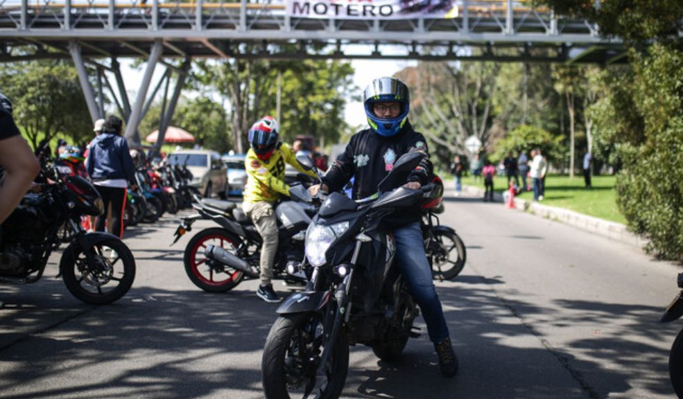 Motociclistas anuncian que se unirán al paro de camioneros este miércoles Se agudiza la crisis de movilidad en Bogotá, pues los motociclistas y conductores de carros particulares anunciaron que se unirán al paro de camioneros.