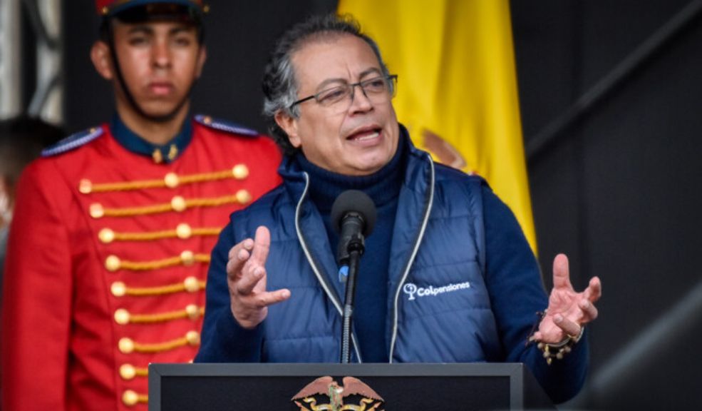 Petro anuncia que el Presupuesto General para 2025 saldrá por decreto El presidente Gustavo Petro confirmó que el presupuesto para el 2025 será por decreto, luego de que el Congreso de la República hundiera la propuesta esta tarde.