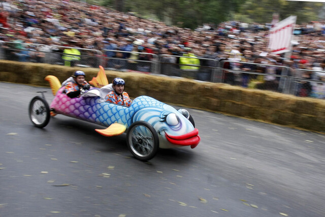 Red Bull Balineras Race: La carrera de autos armados con productos reciclables vuelve a Bogotá ¡La carrera más loca y emocionante regresa a Bogotá! El próximo 29 de septiembre, la Red Bull Balineras Race sacudirá las calles de la ciudad después de 12 años de espera. Equipos de Bogotá, Cali, Ibagué y Funza han sido seleccionados para participar.