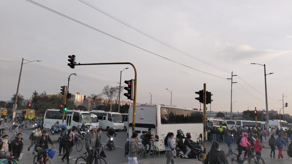 300 mil usuarios de TransMilenio se han visto afectados por bloqueos Las Secretarías de Movilidad, Gobierno, Seguridad y la empresa TransMilenio trabajan de manera articulada para garantizar la movilidad y seguridad de todos los habitantes de la ciudad.