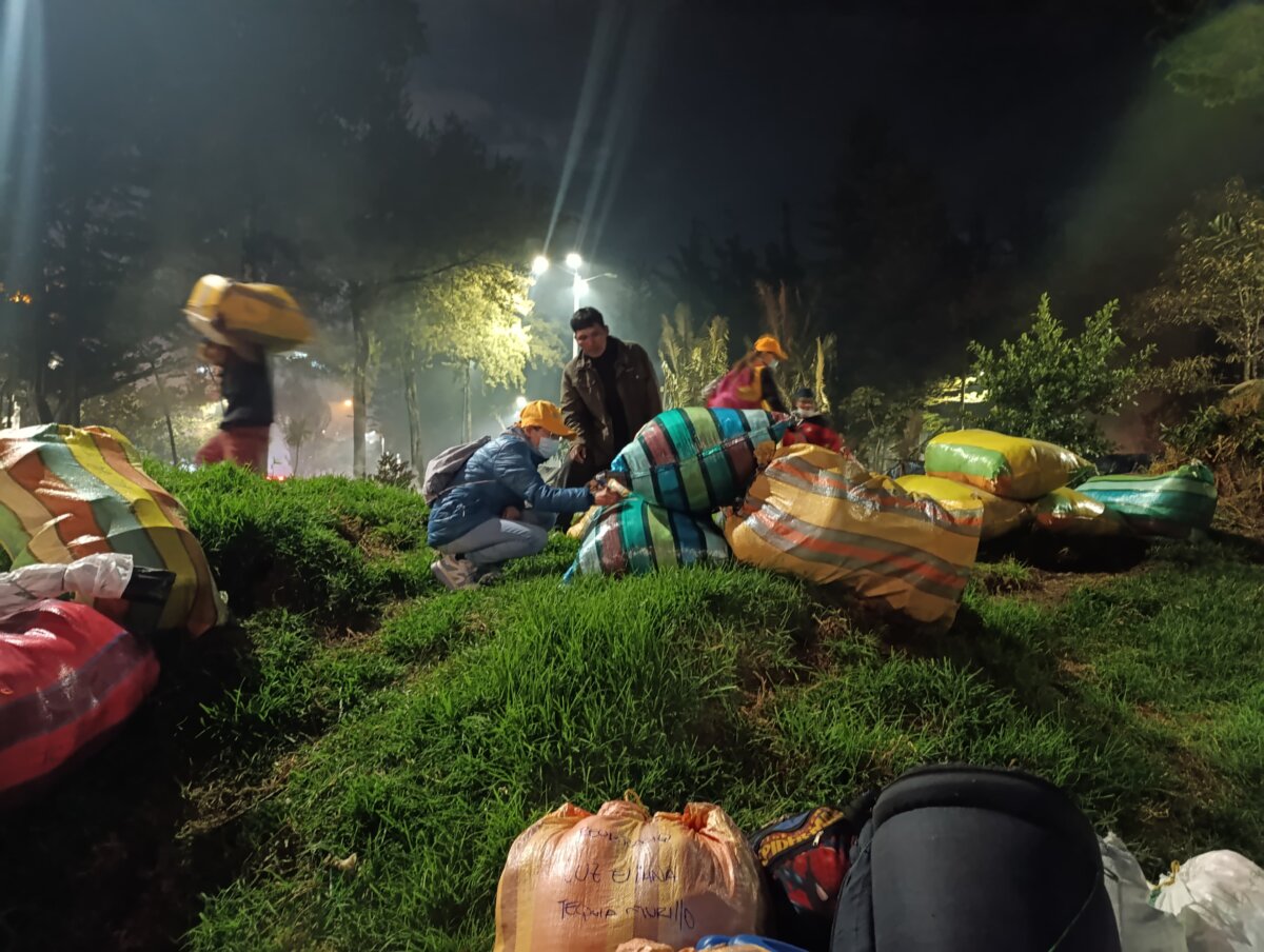 Así avanza el retorno de las familias Emberá asentadas en el Parque Nacional El retorno de las familias Emberá continuará durante el transcurso del día y se espera que la salida del Parque Nacional ocurra al finalizar la tarde, con el fin de que las familias lleguen a Pueblo Rico en la mañana del lunes, 9 de septiembre.