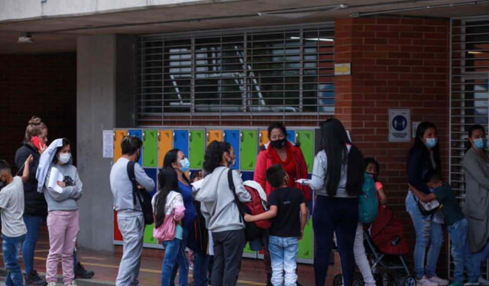 Ya están abiertas las inscripciones 2025 para colegios distritales en Bogotá La Secretaría de Educación del Distrito ha anunciado la apertura de inscripciones para el año lectivo 2025 en los colegios oficiales de Bogotá. El proceso, que es totalmente gratuito y se realiza en línea, estará disponible hasta el 4 de octubre.