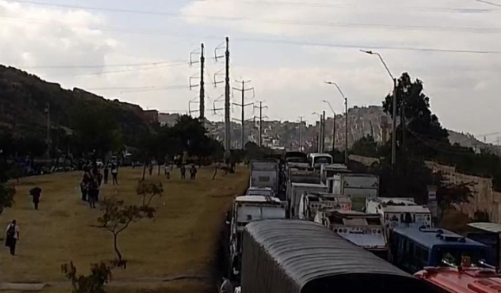 EN VIVO: Así está la movilidad en Bogotá por paro camionero Este lunes 2 de septiembre, el gremio de camioneros salió a manifestarse nuevamente en varios puntos de la capital y en municipios aledaños, esto debido al aumento del precio del combustible Diésel, anunciado por el Gobierno Nacional.