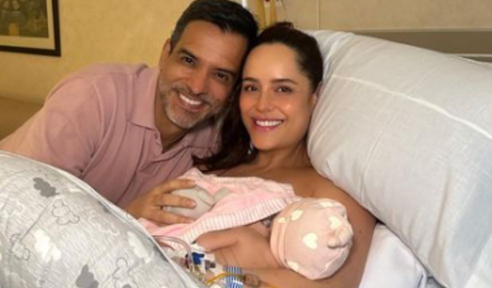 Nació Luciana, hija de Ana Lucía Domínguez y Jorge Cárdenas Este viernes, 6 de septiembre, los actores colombianos Jorge Cárdenas y Ana Lucía Domínguez anunciaron con gran emoción el nacimiento de su primera hija, Luciana. A través de redes sociales compartieron un carrete de fotografías junto a la bebé, confirmando su llegada al mundo. La pequeña nació en Madrid, España, ciudad donde la pareja se encuentra radicada actualmente.