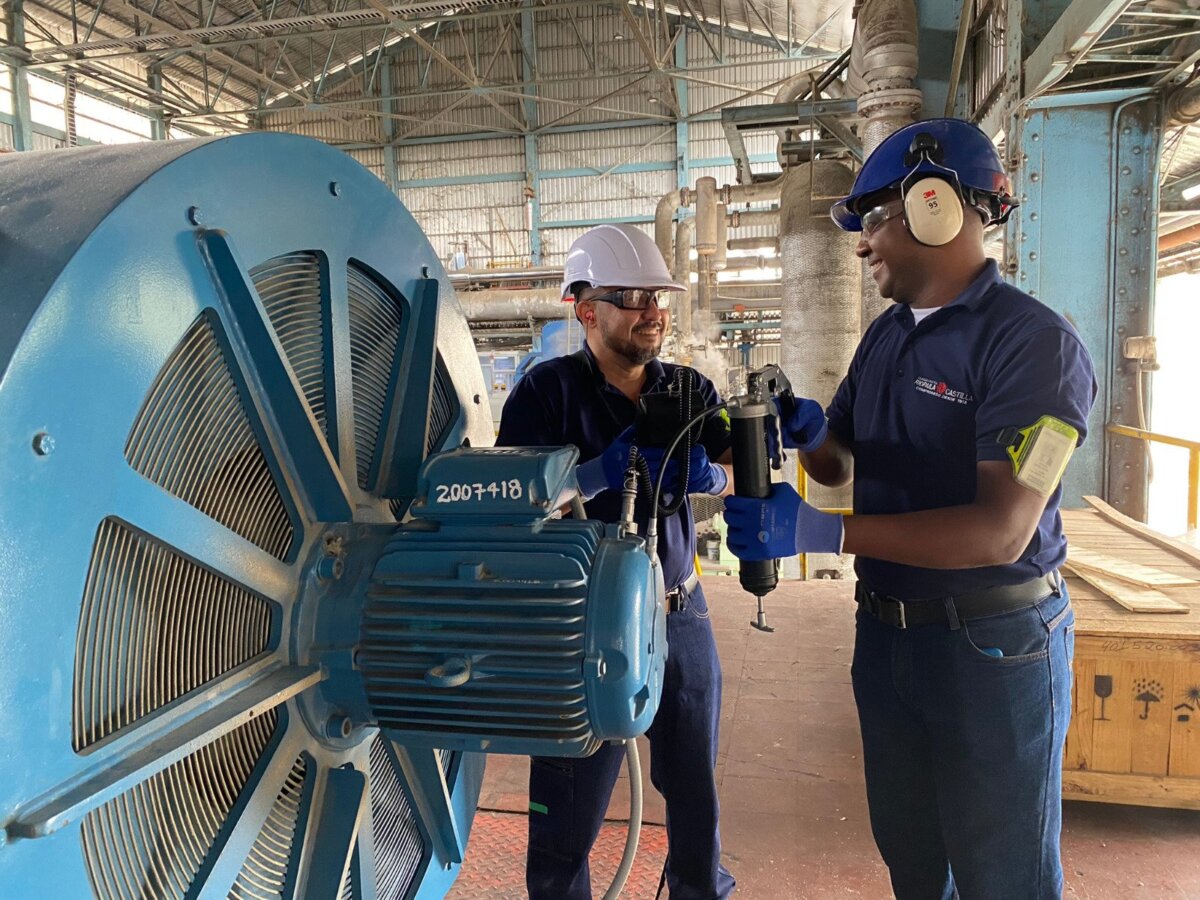 Producción de etanol en Colombia: un paso gigante hacia la sostenibilidad Con un incremento del 46% en comparación con el mismo periodo del año anterior, la compañía alcanzó un volumen cercano a los 17 millones de litros de etanol. Este hito no solo representa un avance en la producción nacional de biocombustibles, sino que también ha permitido oxigenar más de 219 mil vehículos en Colombia, contribuyendo a la reducción de gases efecto invernadero y a la mejora de la calidad del aire.