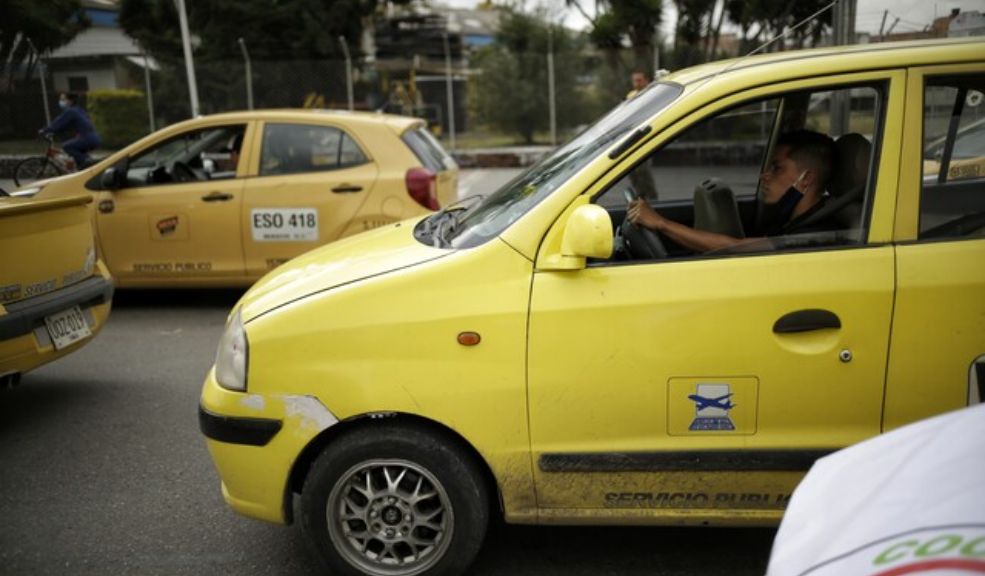 Estudio revela que el 8% de los taxistas en Colombia son jóvenes estudiantes Descubre cómo los jóvenes entre 18 y 25 años se integran al sector taxi en Bogotá y Cundinamarca.