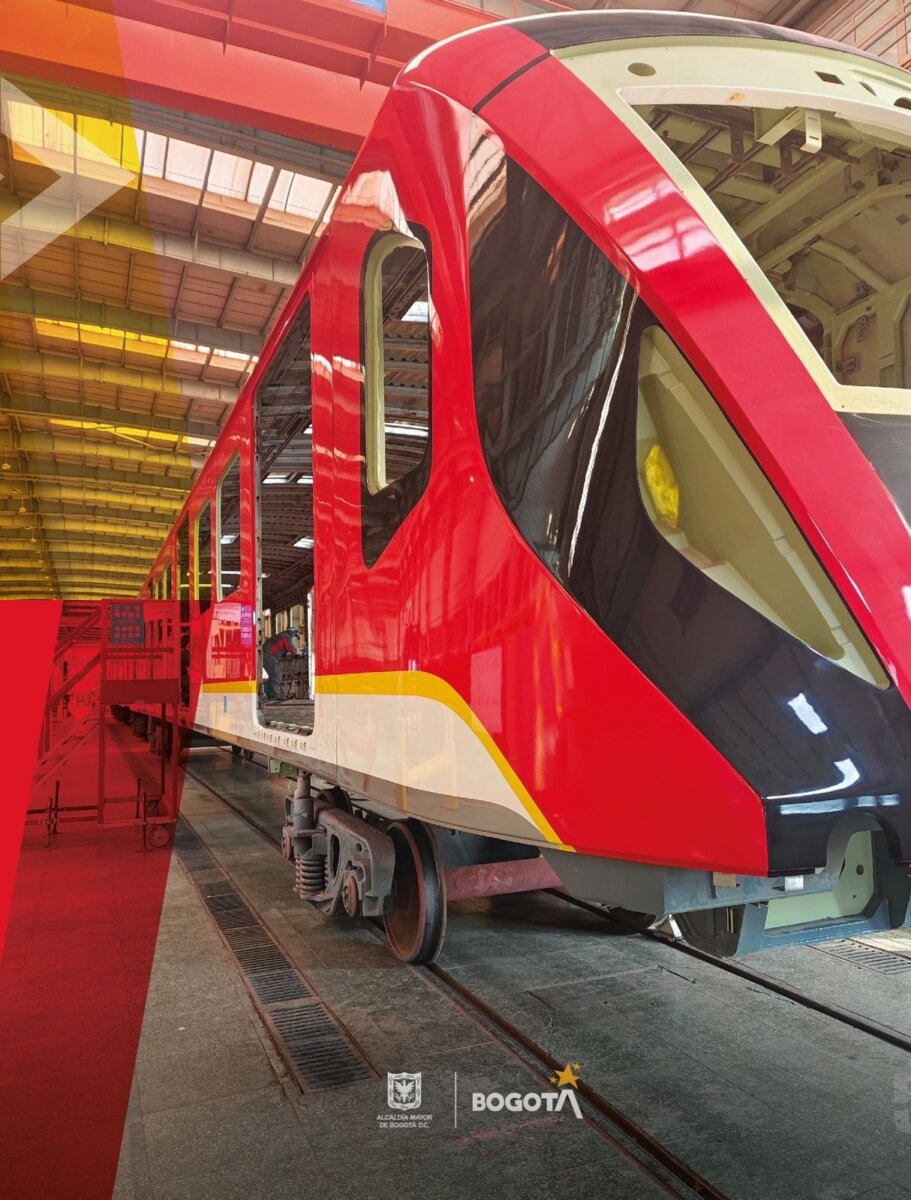 Alcaldía da a conocer las primeras fotos de los vagones del metro de Bogotá Estas imágenes muestran el progreso del ensamble de los trenes, los cuales ya empiezan a tomar forma con los colores distintivos de la bandera capitalina: el rojo y amarillo.