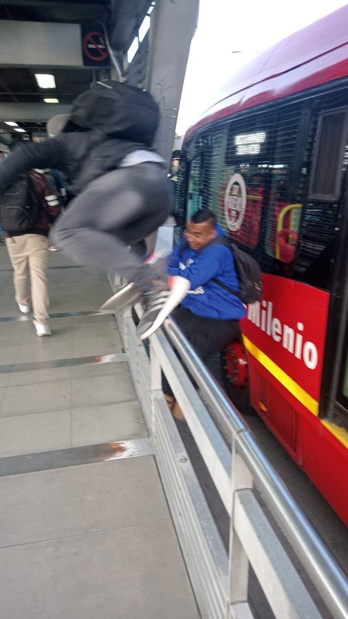 Alcaldía otorgará hasta 25 millones por las propuestas más creativas para evitar colados en TransMilenio Con un enfoque en la promoción de la cultura ciudadana y el respeto entre los usuarios, Alcaldía ofrecerá incentivos financieros para aquellos que presenten proyectos creativos que fomenten el buen comportamiento en el sistema.