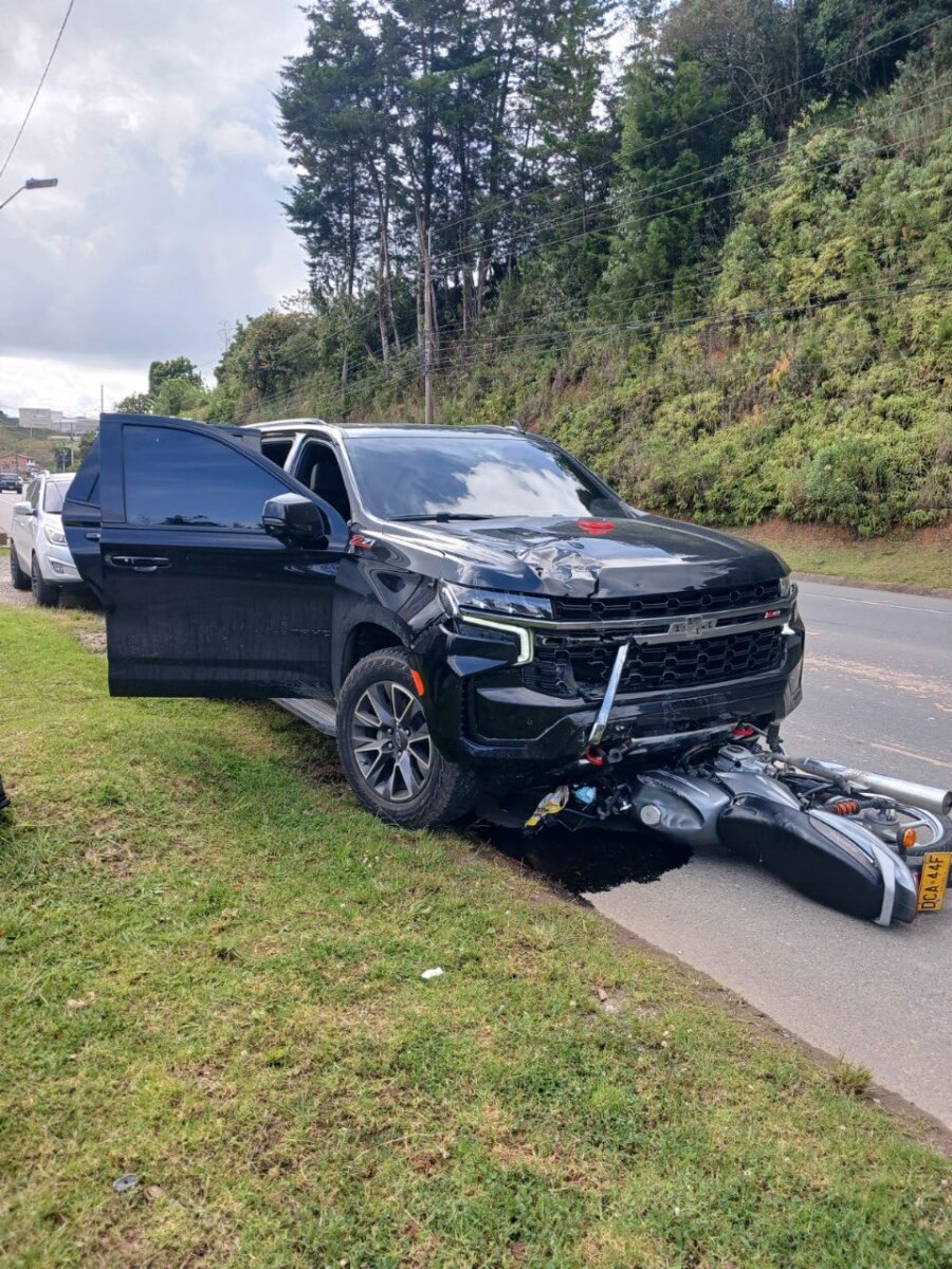 Alfredo Morelos es capturado tras accidente de transito En la mañana del 23 de octubre, Alfredo Morelos, delantero de Atlético Nacional, se vio involucrado en un grave accidente de tránsito en la vía que conecta el Aeropuerto con Llanogrande, en Antioquia.