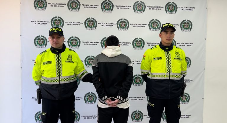 Cárcel para alias 'Brayan' por doble crimen de jóvenes en Chía Después de 69 días caminando impunemente por las calles, recientemente se confirmó la captura de B. S. Quintero, identificado por las autoridades como alias ‘Brayan’, en el barrio Villa Nidia (Usaquén).