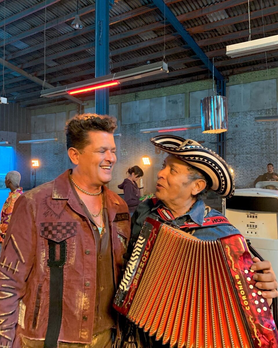 Carlos Vives recordó la canción que le escribió Egidio Cuadrado A pesar de que Egidio Cuadrado brillaba por su gran talento con el acordeón, también escribía canciones. Una de ellas se la dedicó a su gran amigo, Carlos Vives.