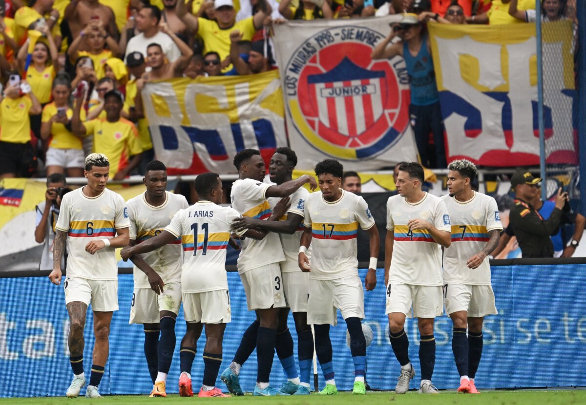 Colombia goleó 4-0 a la selección de Chile: estos fueron los mejores momentos del partido Colombia venció 4-0 en casa al conjunto chileno y se mantuvo en el segundo lugar de las Eliminatorias Sudamericanas rumbo al Mundial de EE. UU., México y Canadá de 2026, con los mismos puntos de la selección Argentina, que más tarde enfrentará en Buenos Aires a Bolivia.