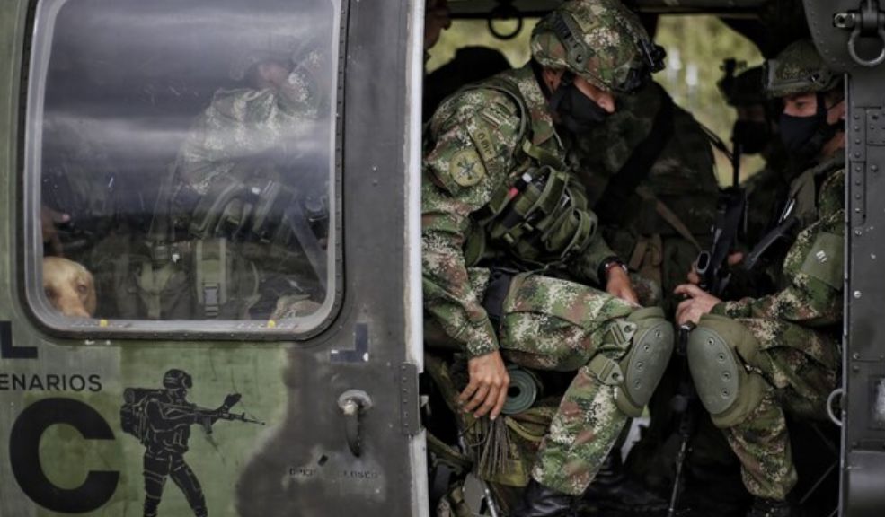 Liberan a los 60 militares que estaban retenidos en el Cauca Los 60 militares que permanecieron retenidos durante varias horas en la vereda El Filo, entre Argelia y El Tambo, en el departamento del Cauca, salieron en la tarde de este sábado de la zona, por decisión de las fuerzas militares.