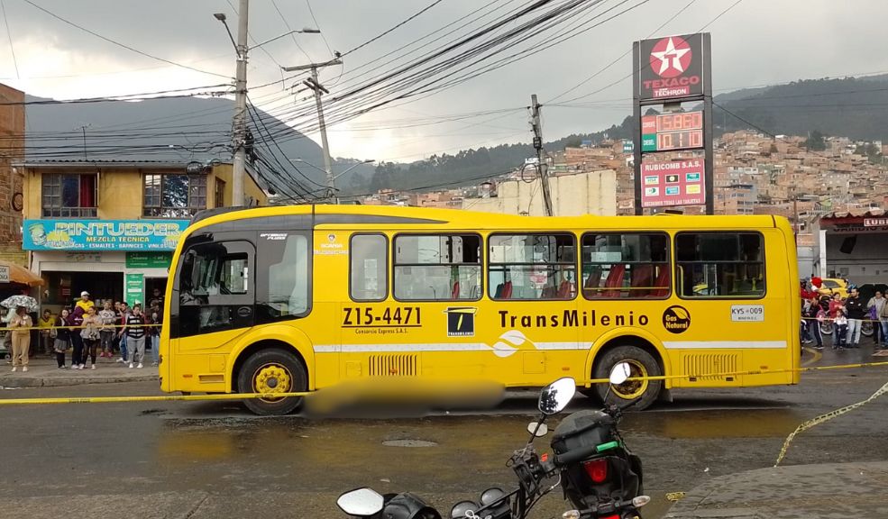 Peatón murió en fatídico accidente de tránsito en San Cristóbal Un peatón murió en un accidente que involucró a un bus de servicio público en la localidad de San Cristóbal.