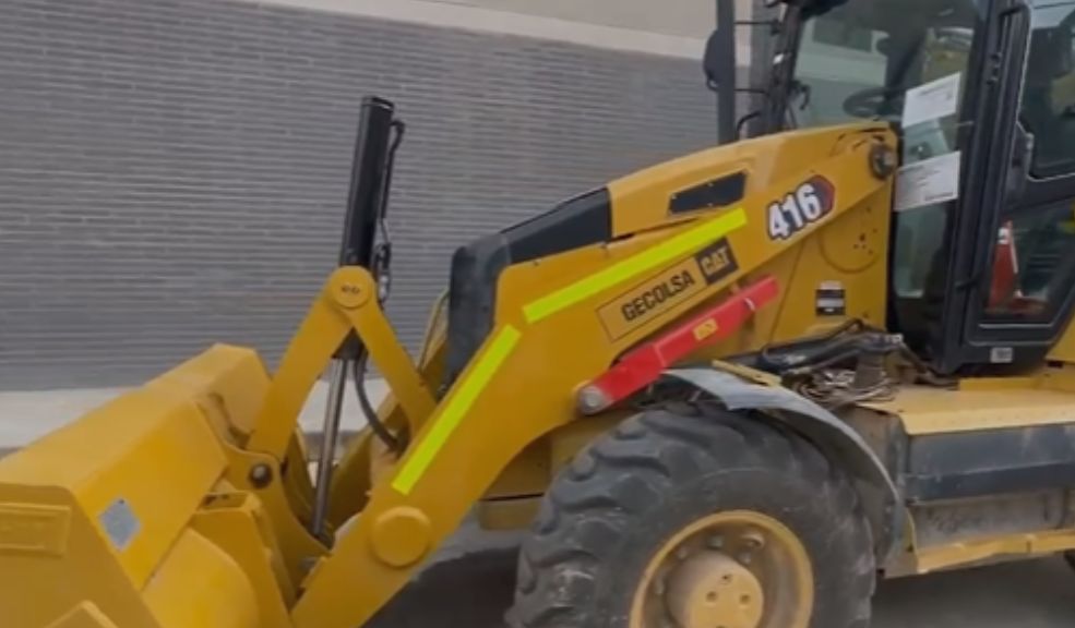 Capturan a 3 personas que se robaron una retroexcavadora de una obra Los sujetos robaron una máquina amarilla de una obra en Cundinamarca y la trasladaron a la localidad de Bosa, en Bogotá.