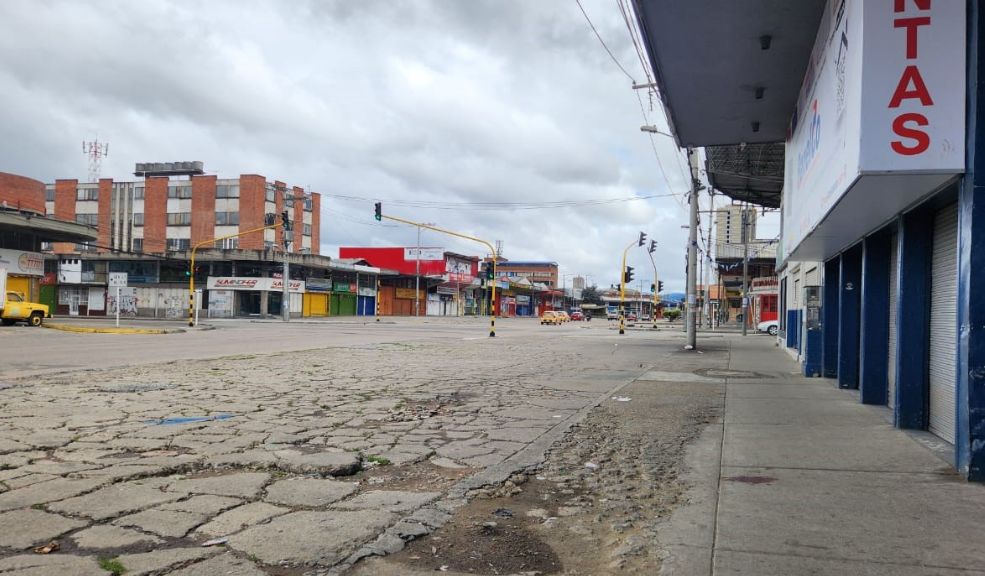 Conmoción por crimen de un hombre en Paloquemao Un hombre recibió un disparo a pocos metros del CAI de Paloquemao durante el presunto robo de su maleta. Falleció minutos después en un hospital.