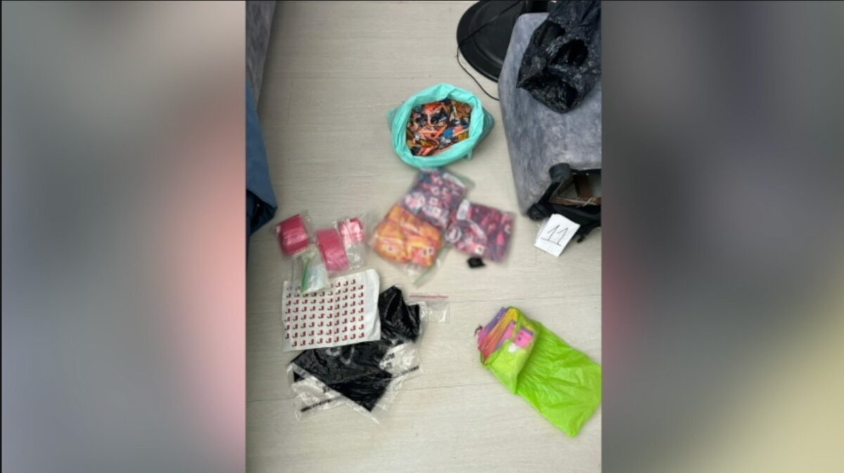 Desarticulan peligrosa red señalada de fabricar drogas sintéticas con fentanilo Un contundente golpe al narcotráfico se produjo en el Área Metropolitana del Valle de Aburrá con la desarticulación de la organización criminal conocida como 'Los Sintéticos'.