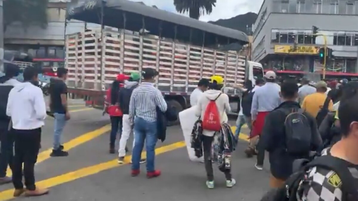 EN VIVO: Manifestaciones afectan movilidad en Bogotá Campesino protestan en diferentes vías de Bogotá. Le contamos cómo está la movilidad en la capital.