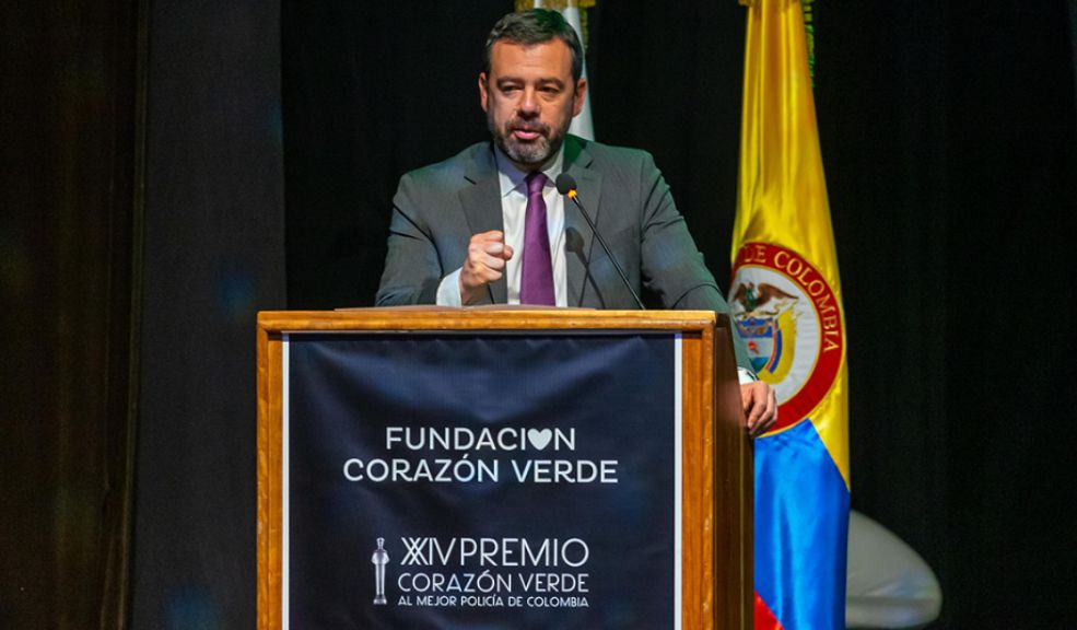 Esta es la ceremonia que premia a los mejores policías del país La Fundación Corazón Verde celebró recientemente la vigésima cuarta entrega del Premio Corazón Verde al Mejor Policía de Colombia, un reconocimiento que ha estado vigente durante más de 20 años.