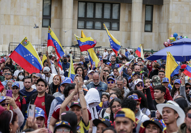 Gobierno creará visa especial para venezolanos en Colombia Esta iniciativa busca ofrecer un mecanismo de regularización migratoria a aquellos que no se beneficiaron de anteriores procesos como el Estatuto Temporal de Protección. Se espera que la resolución sea oficializada en los próximos días, tras la firma del canciller Luis Gilberto Murillo.