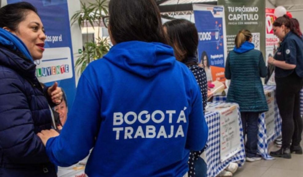 Gran feria laboral en Bogotá: más de 1900 vacantes Entre las empresas que participarán en la feria se destacan marcas reconocidas como H&M, Levis, Falabella, Seven Seven, ZTE, Oma, y Colanta, ofreciendo oportunidades laborales en distintos perfiles como asesores comerciales, auxiliares de almacenamiento y bodega.