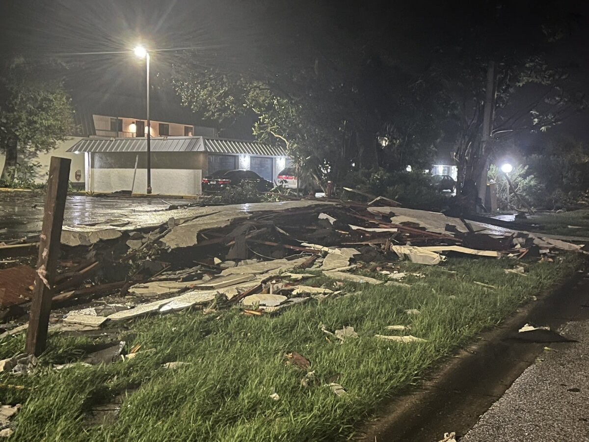 Huracán Milton ya cobró víctimas fatales en Florida: devastadoras imágenes Se conoce que al menos cuatro personas han muerto y más de tres millones de hogares quedaron sin electricidad en Florida tras el paso de Milton, un huracán que, aunque debilitado a categoría 1, continúa siendo peligroso. El fenómeno natural causó fuertes inundaciones en el estado sureste de Estados Unidos.