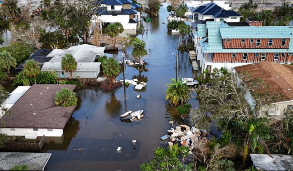 Huracán Milton ya cobró víctimas fatales en Florida: devastadoras imágenes Se conoce que al menos cuatro personas han muerto y más de tres millones de hogares quedaron sin electricidad en Florida tras el paso de Milton, un huracán que, aunque debilitado a categoría 1, continúa siendo peligroso. El fenómeno natural causó fuertes inundaciones en el estado sureste de Estados Unidos.