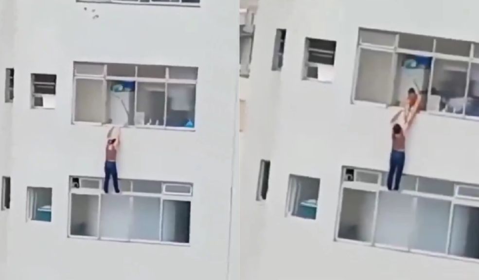 Impactante video de mujer que casi cae al vacío mientras limpiaba las ventanas de un edificio Una mujer duro varios minutos suspendida desde el piso 16 de un edificio. Los hechos quedaron registrados en video.