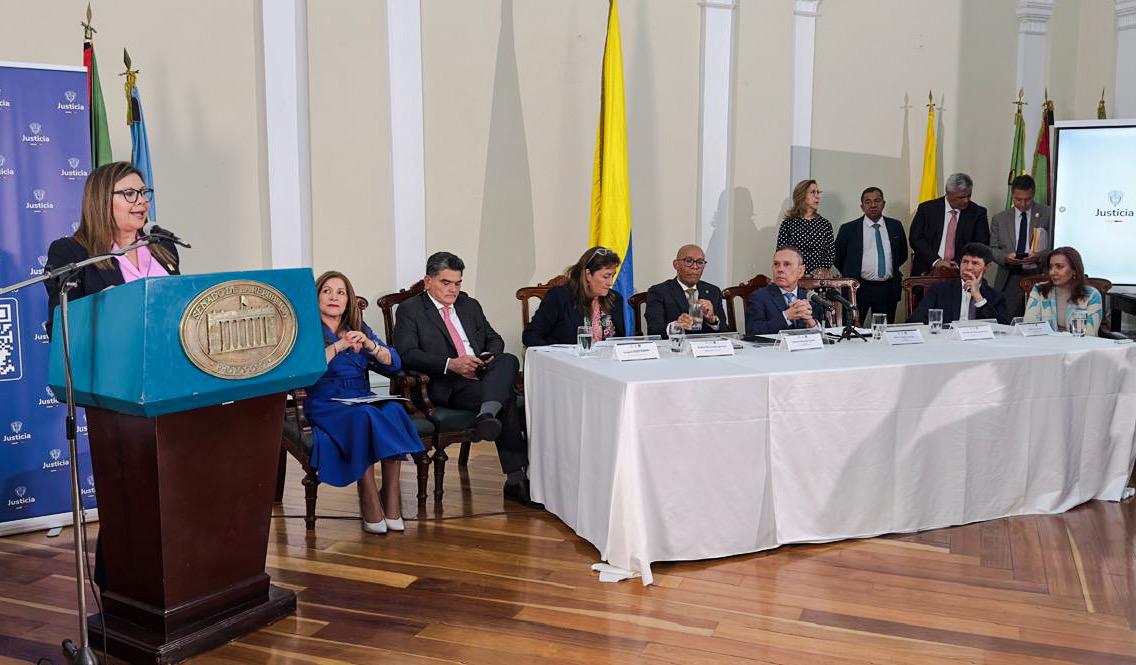 MinJusticia, Fiscalía y Corte Suprema radican proyecto de reforma a la justicia en el Congreso Con este proyecto, el Gobierno Nacional propone cambios radicales al sistema penal colombiano con el fin de agilizar los procesos judiciales y reducir la impunidad.